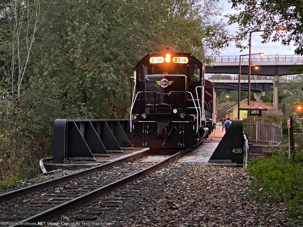 HZRX 2348 sits atop Howard St. bridge.